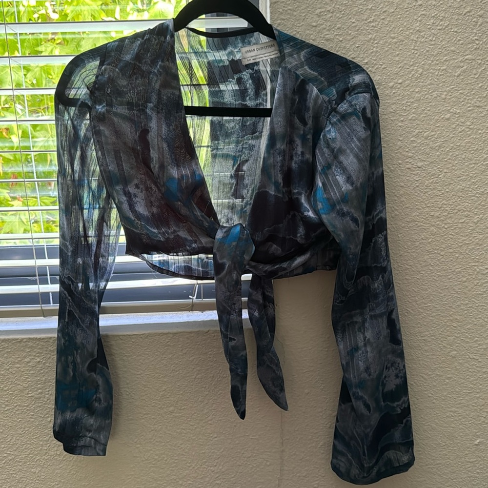URBAN OUTFITTERS cropped tie top sz small